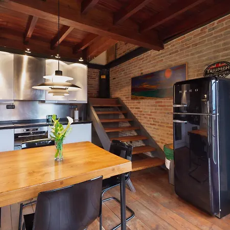 Casita De La Plaza Lugas *