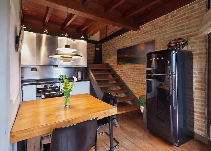 Casita De La Plaza Lugas *